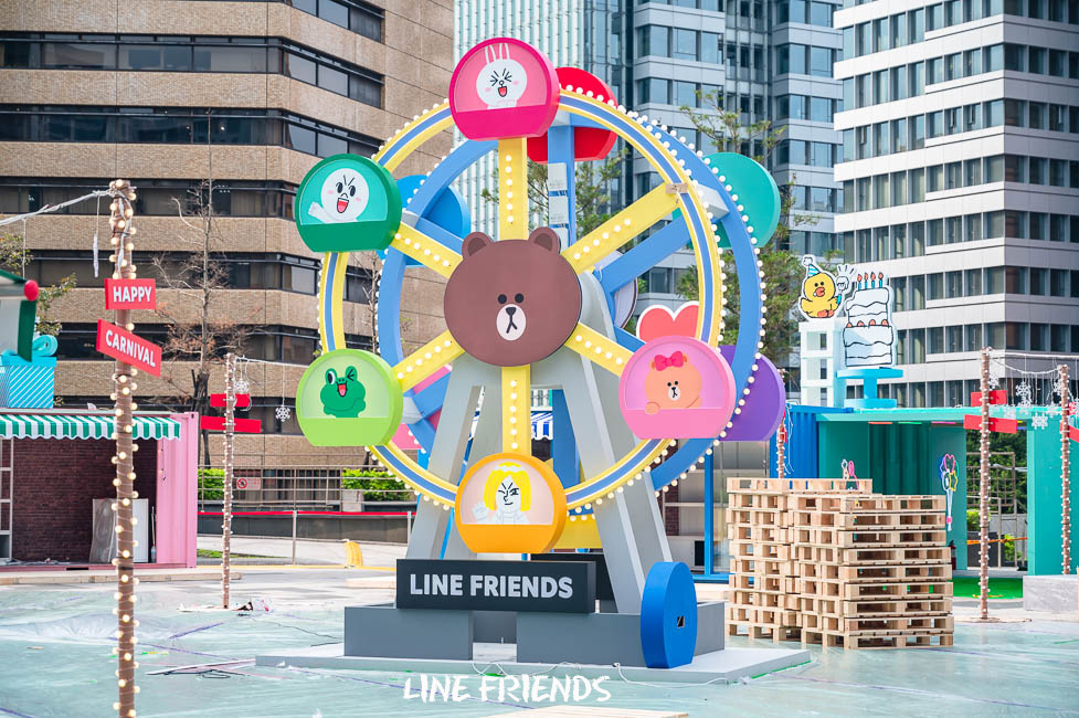 ｜節日限定｜LINE FRIENDS派對時光，超可愛的LINE好朋友、BT21聚集在一起，童趣摩天輪、彩繪階梯和造型咖啡杯，可愛度瞬間破錶