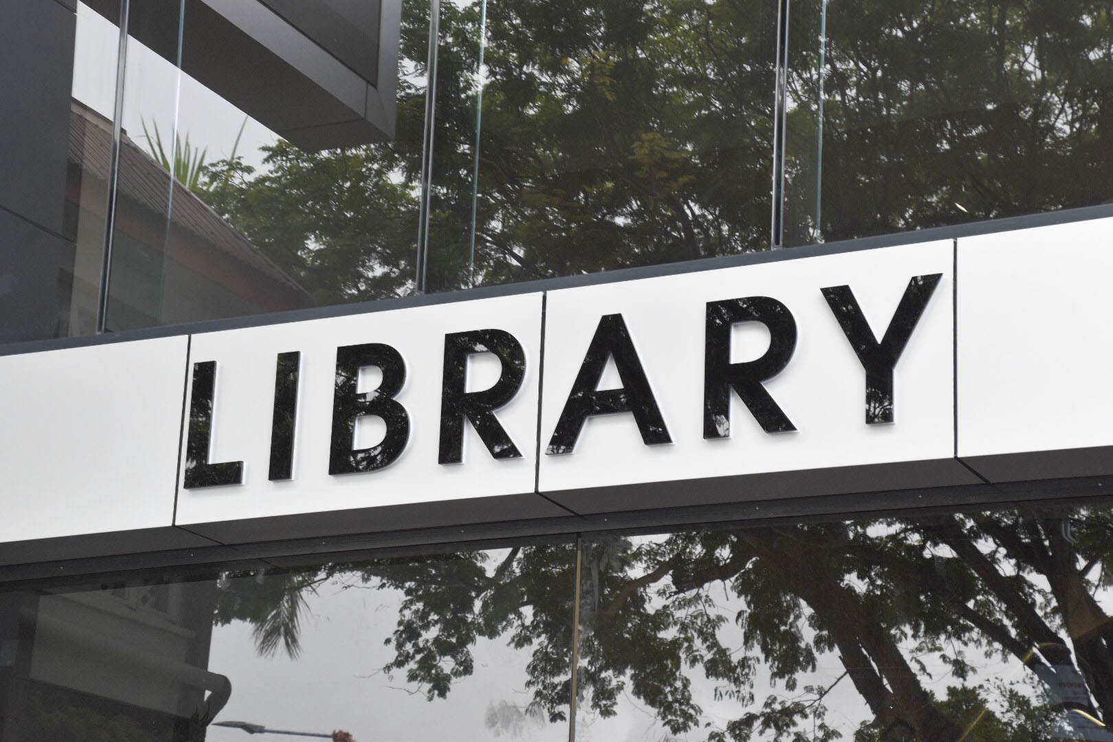 Mackay Library Foyer Gets Green Wall Atlantis Aurora