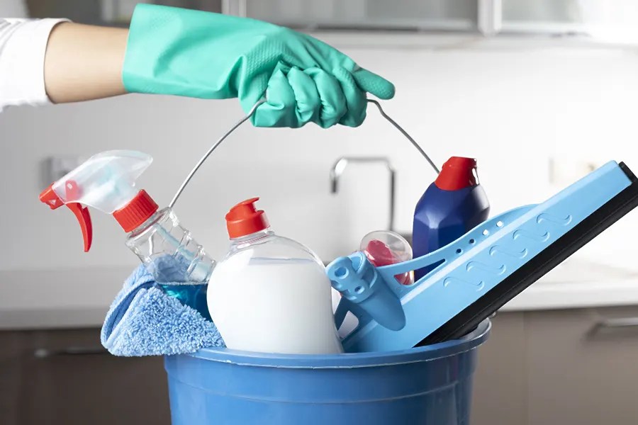 How to Clean Your Pool Screen Enclosure