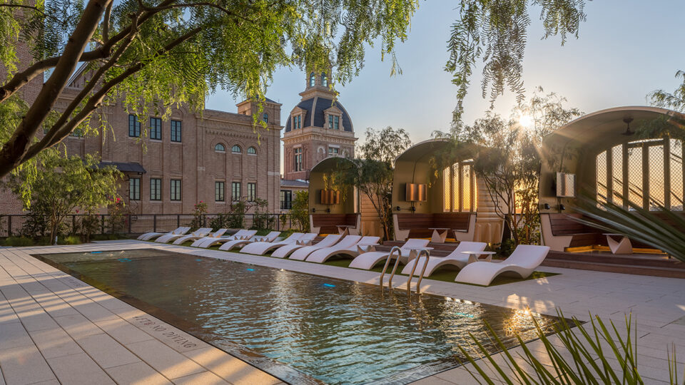 Live at Pearl Cellars Elevated Living on the River