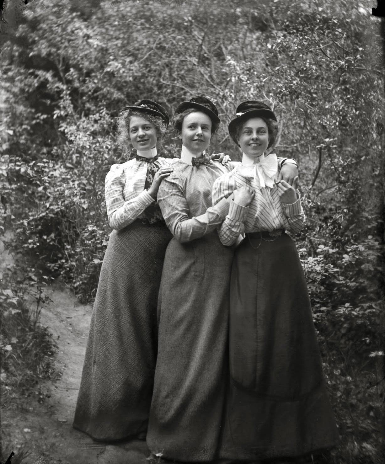 THE PLUG HAT atthetable2015