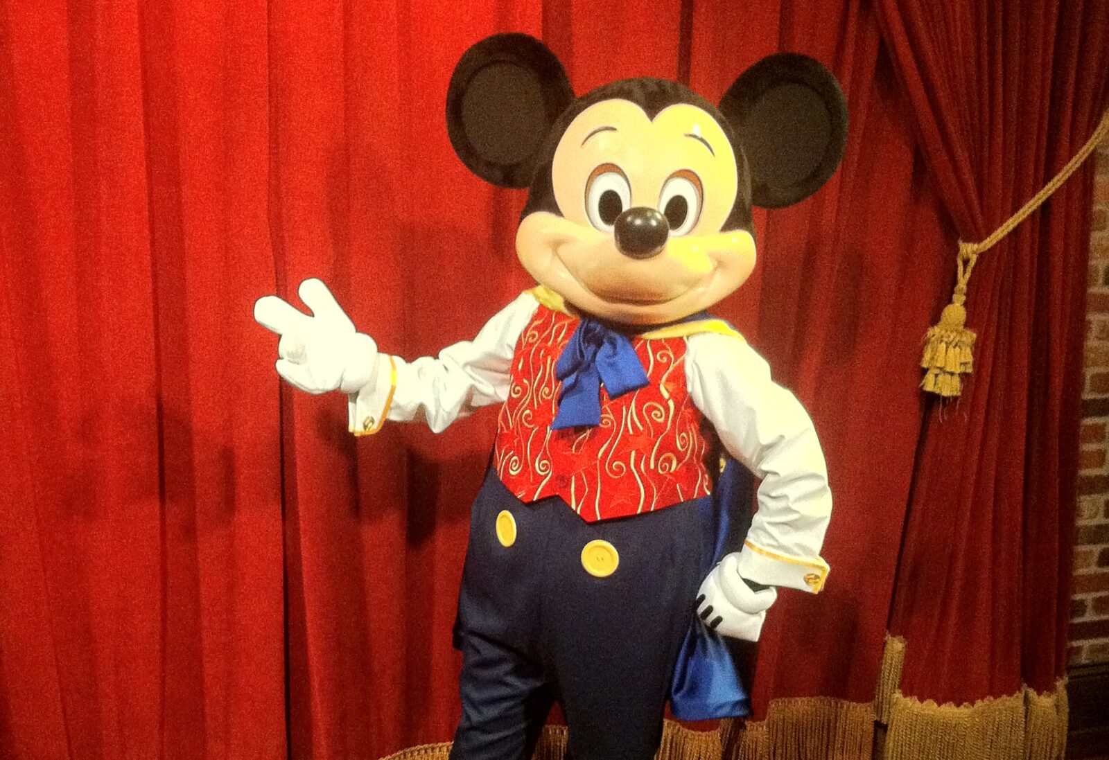 Talking Magician Mickey now meeting guests daily at Magic Kingdom