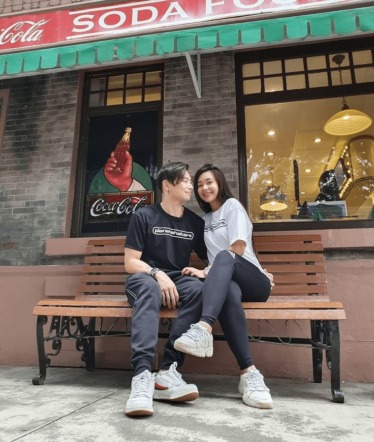 WATCH Netizens React to the Rumored Break up after Vlogger Agassi
