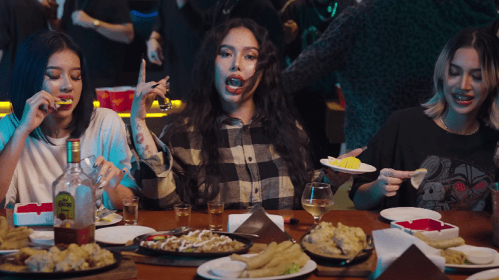 WATCH Toni Fowler's Music Video Goes Viral "Pag ayaw wag panoorin