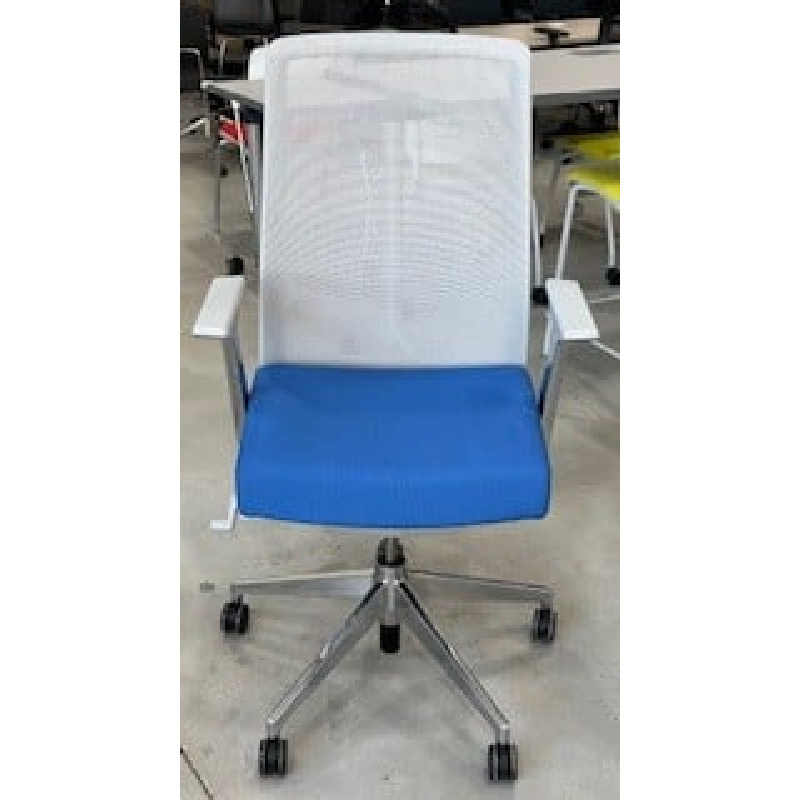 Haworth Very Task Chair 4 available • atWork Office Furniture Canada