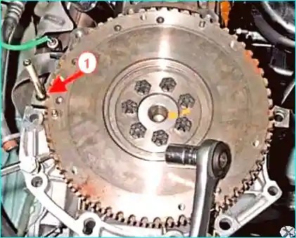 Removing and installing the Renault Megane 2 clutch bell