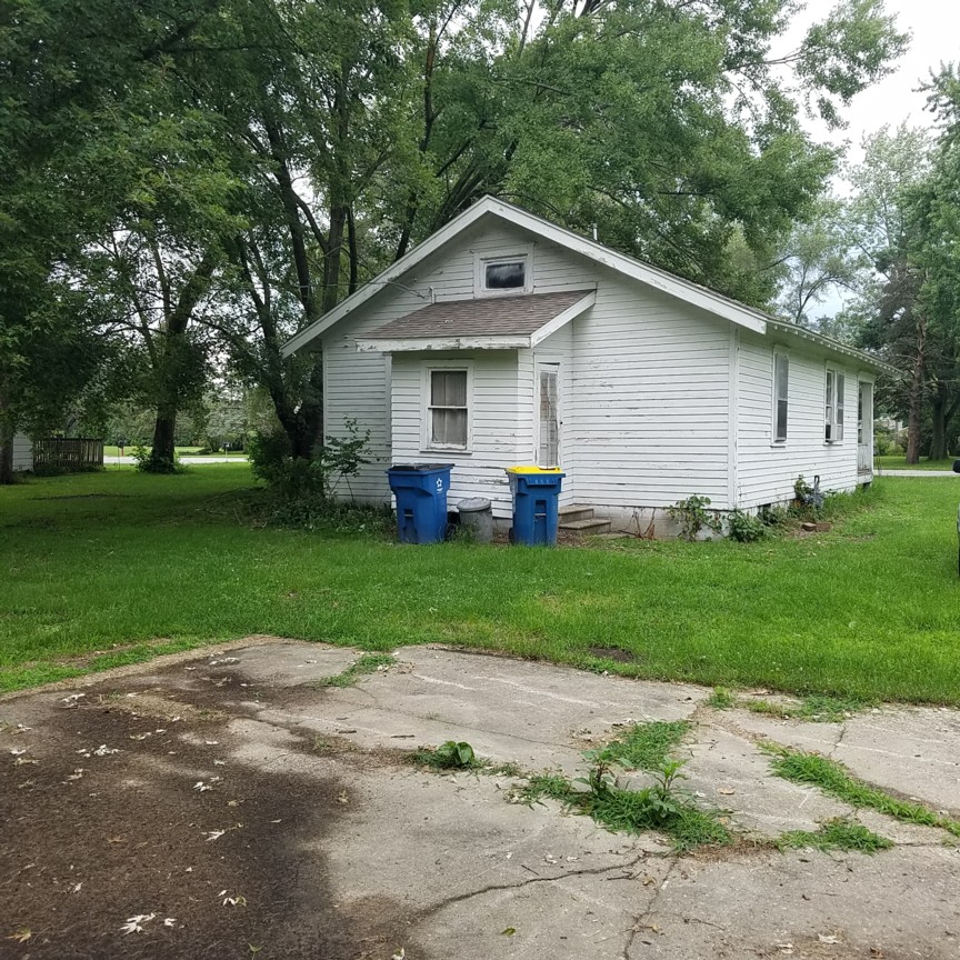 View Auction Goodrich Auction Company, David Goodrich Auctioneer