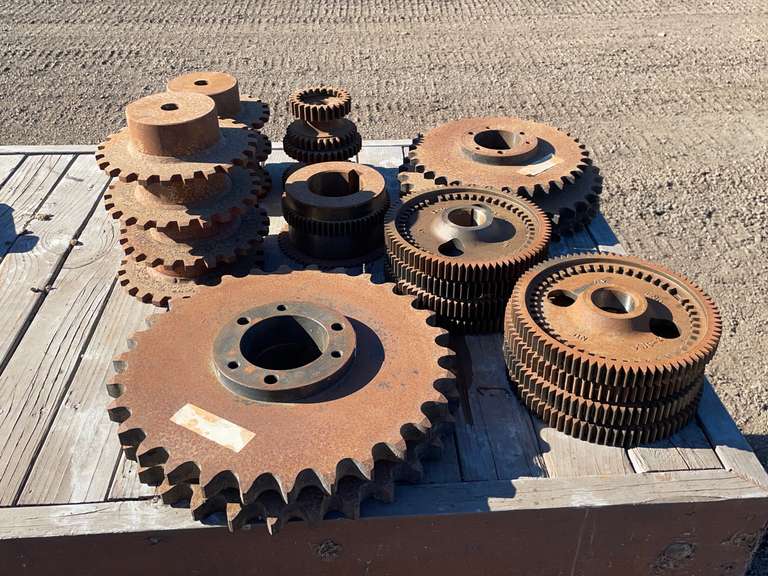 Qty of Large Sprockets and Gears 777 Auction Company