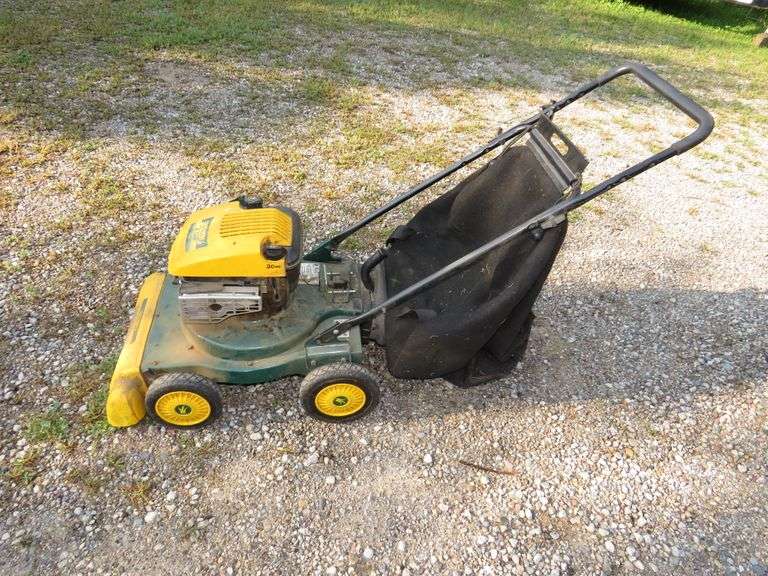Yard-Man by MTD 4.5HP yard vac has good compression - AAA Auction and