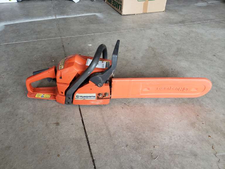 Husqvarna 142 chainsaw