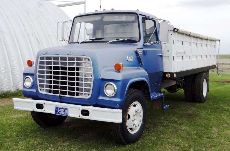 1971 FORD F700 2 ton truck Ascent Auction