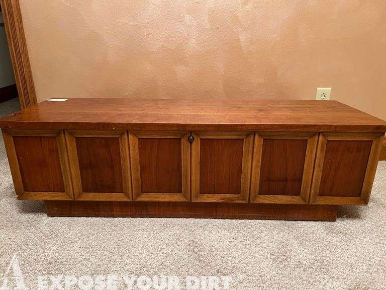 Lane Cedar Chest, Princess Advantage Land Co./G3 Auction South Dakota and Minnesota's