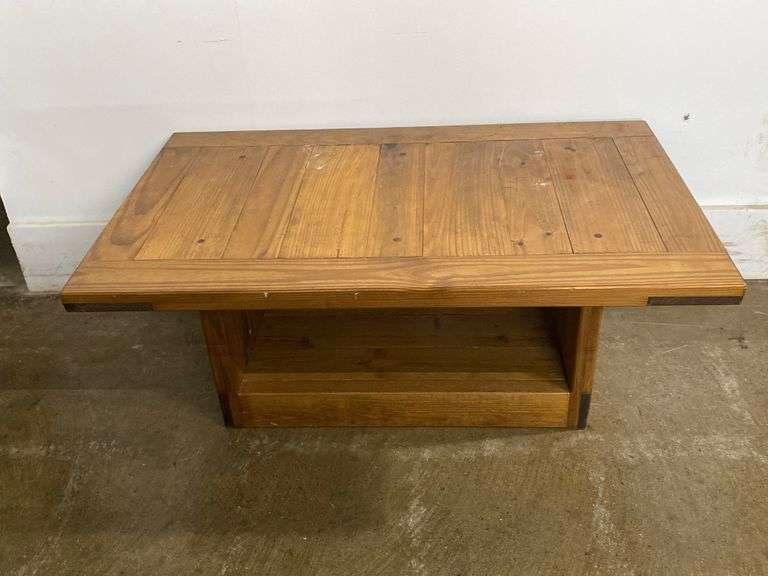Wood country style coffee table/tv stand Lil Dusty Online Auctions