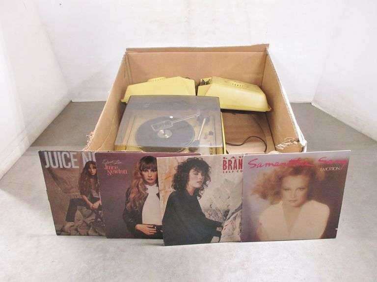 Vintage 1974 General Electric Turntable Stereo Sound System; (2) Juice