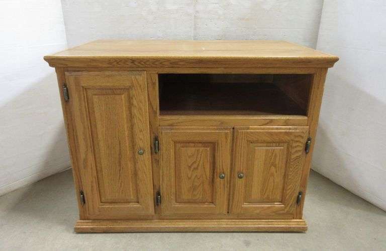 Wood TV Stand with Pull Out Drawers Albrecht Auction Service