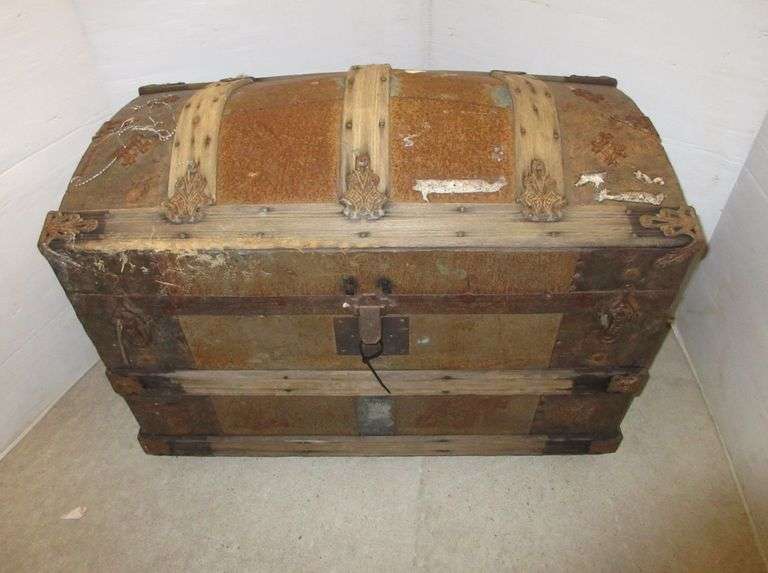 Older Chest Albrecht Auction Service