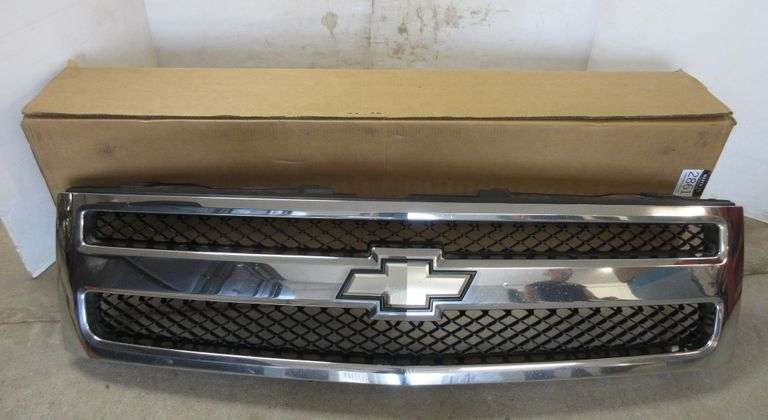 2007-2013 Chevy Silverado 1500 Grill - Albrecht Auction Service