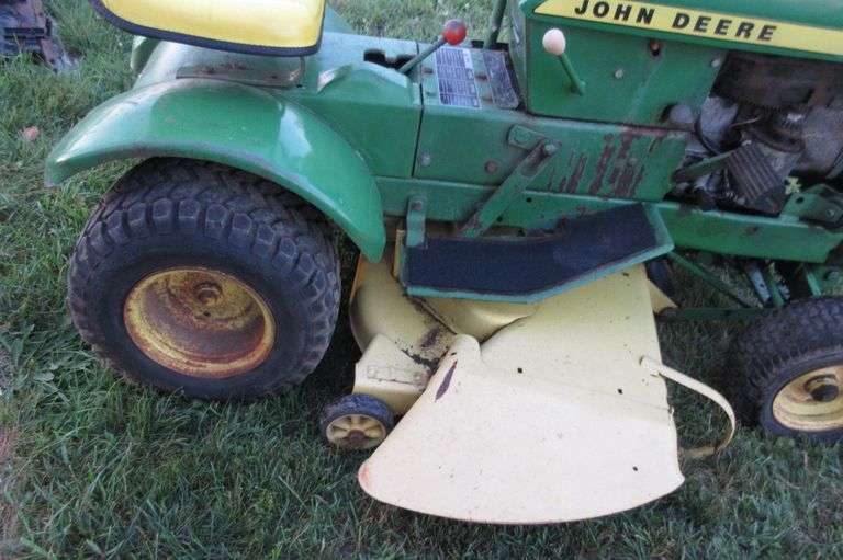 John Deere Model 100 Lawn Tractor Albrecht Auction Service