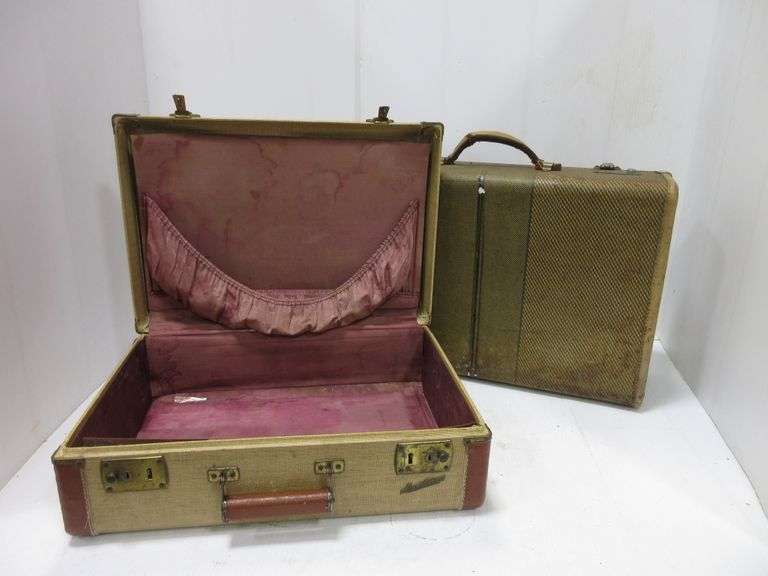 (2) Older Suitcases Albrecht Auction Service