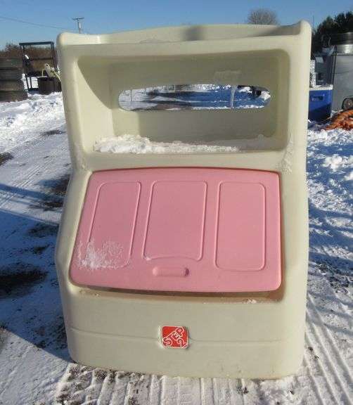 Large Step2 Plastic Toy Box Albrecht Auction Service