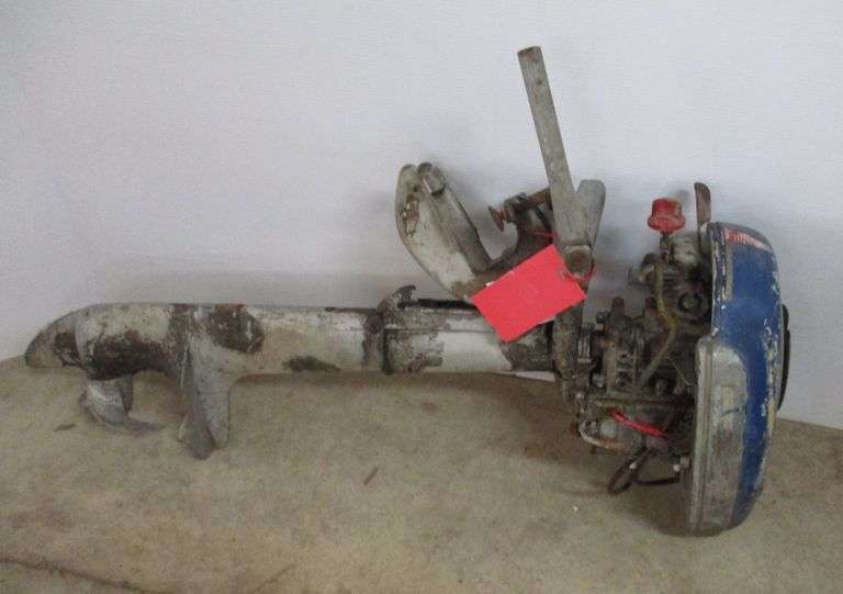 Older Hiawatha boat motor, kept in garage Albrecht Auction Service
