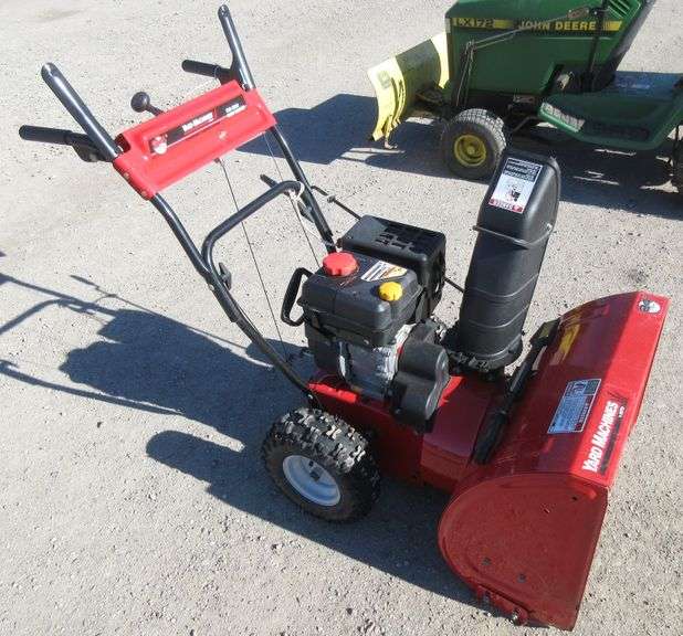 Yard Machines MTD Snow Blower, 24", lightly used - Albrecht Auction Service