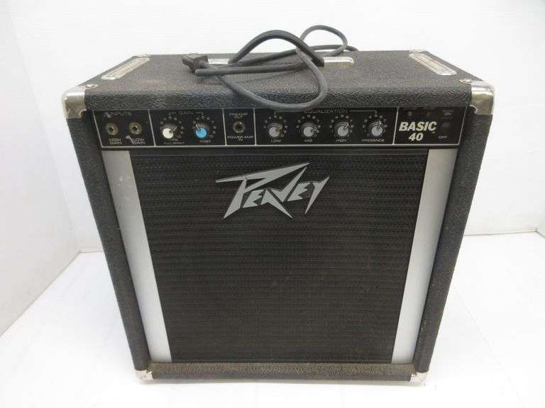 Peavey Basic 40 Guitar AMP, 21"W, works - Albrecht Auction Service