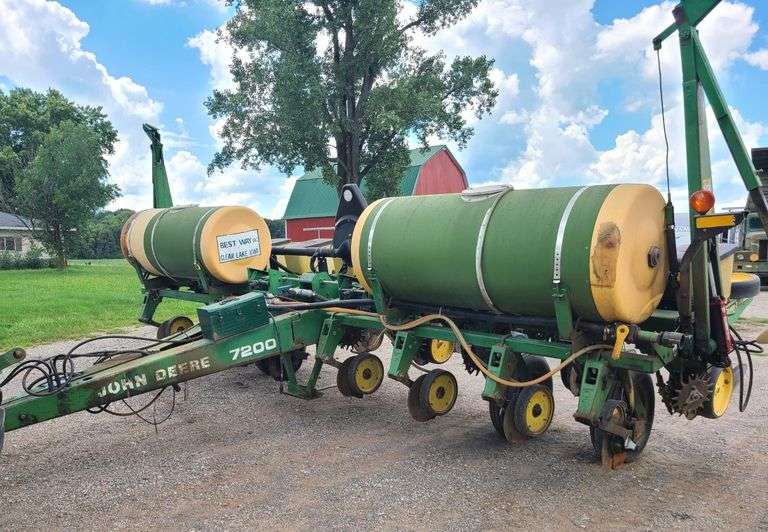 This item Selling ABSOLUTE! John Deere MaxEmerge 7200 830" Row