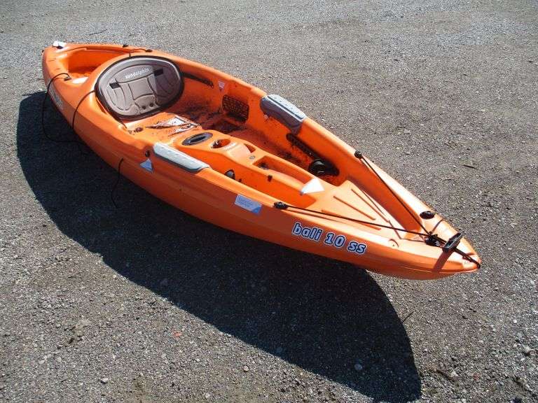 Sun Dolphin kayak, 9'L, slight bottom damage, used Albrecht Auction