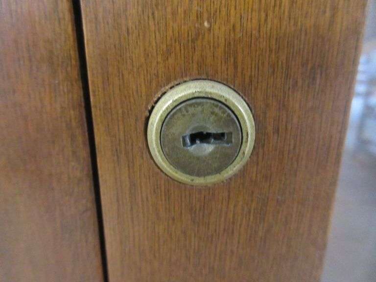 Gun keys in drawer, door is plexiglass, 33"W x 13"D x 66"H, has wear Albrecht Auction