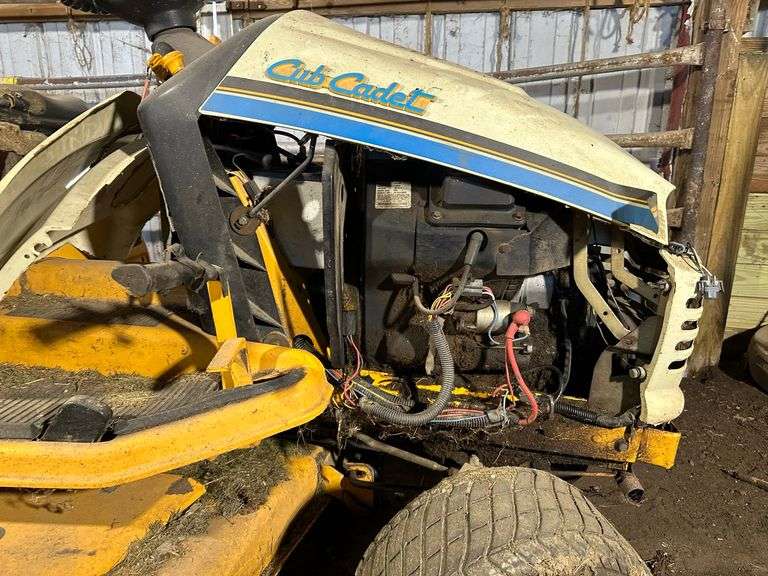 Cub Cadet Lawn Tractor for Parts, Model HDS 2185, Kohler Command 18 hp