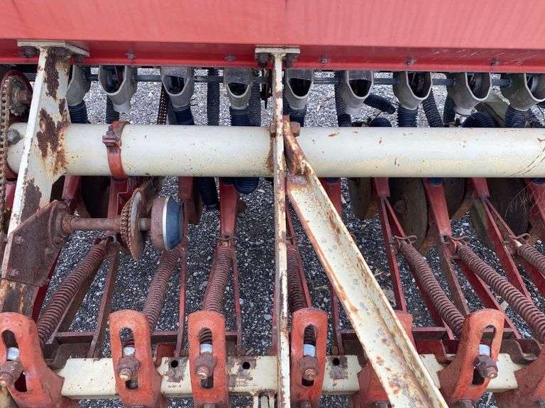 Melroe Grain Drill 10' with grass seeder Albrecht Auction Service