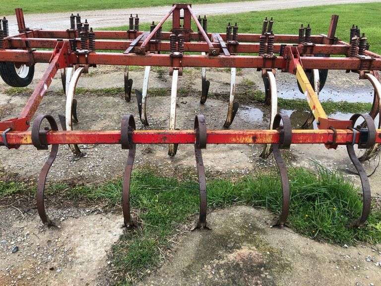 This item Selling ABSOLUTE! International 55 3Point Chisel Plow