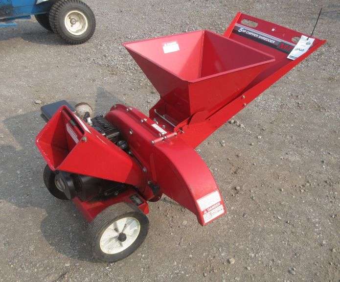 MTD 5 HP Briggs & Stratton chipper/shredder, runs good, works