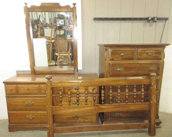 Kling Colonial bedroom set, includes Dresser with mirror, chest of