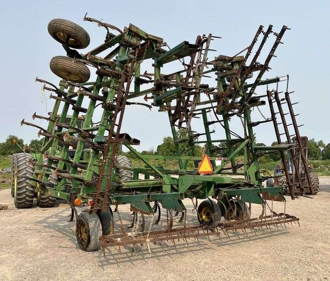 John Deere 980 Field Cultivator, 44' Wide, 3Bar Leveler, Rear Hitch