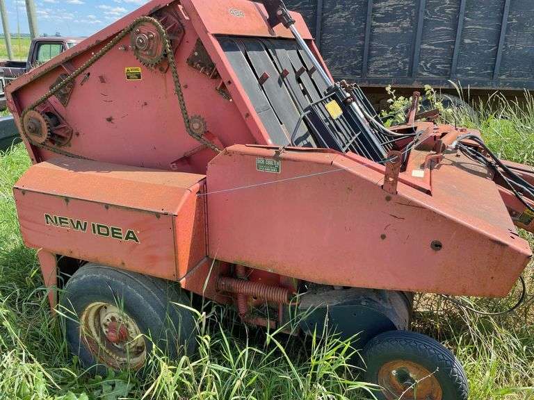 New Idea 484 Round Baler, Baler Works as it Should, Has been Converted