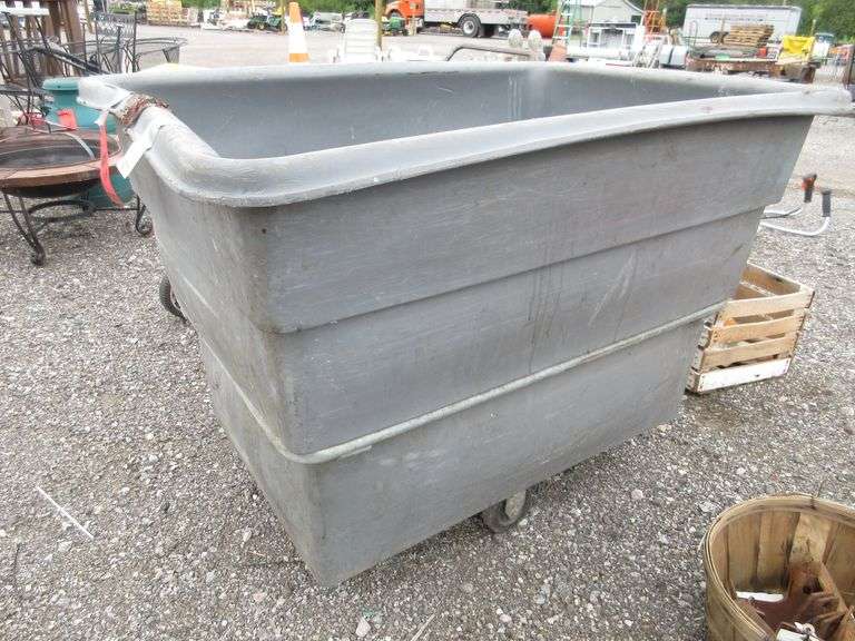 Rubbermaid no. 3717 heavy duty dumpster on wheels, 900 lb. limit, 18.3