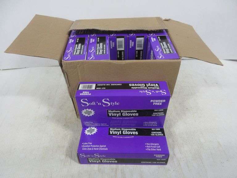 Box of vinyl gloves, size medium Albrecht Auction Service