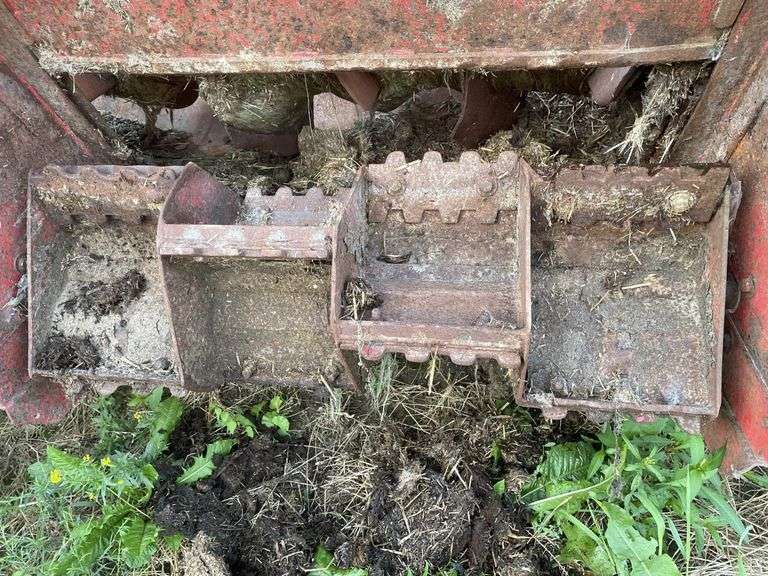 This item Selling ABSOLUTE! Gehl 1322 Manure Spreader, Works