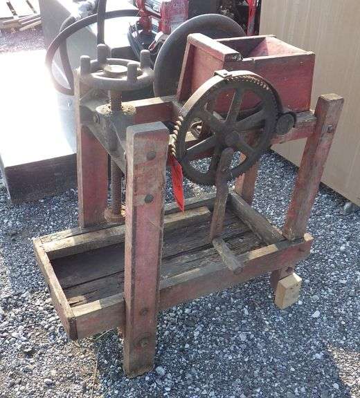 Antique apple cider press, all parts movable, not seized Albrecht