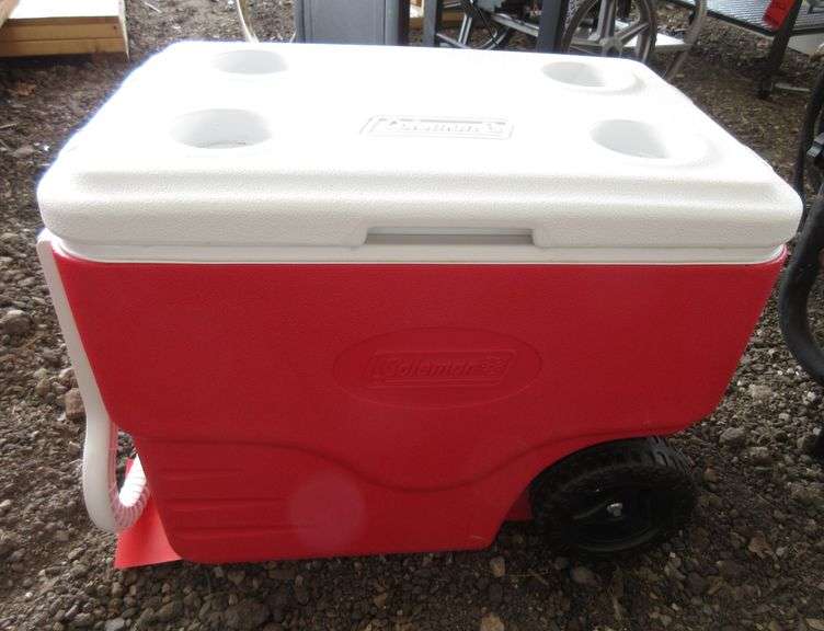 Coleman cooler on wheels with handle, good - Albrecht Auction Service