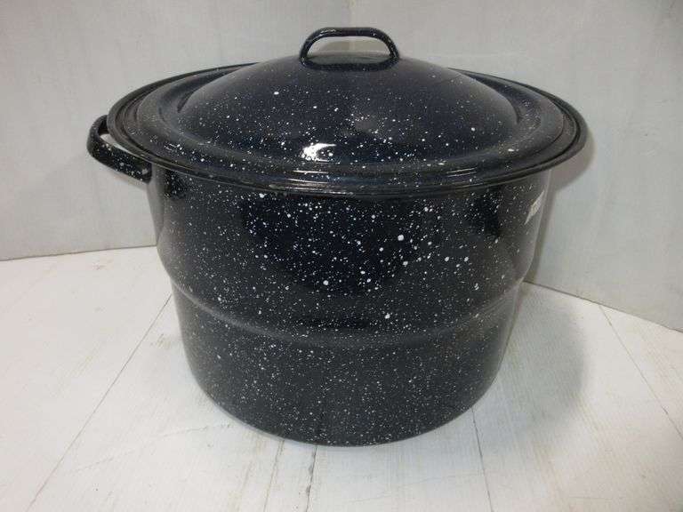 Canning kettle with insert and lid, 13"Dia, good Albrecht Auction Service