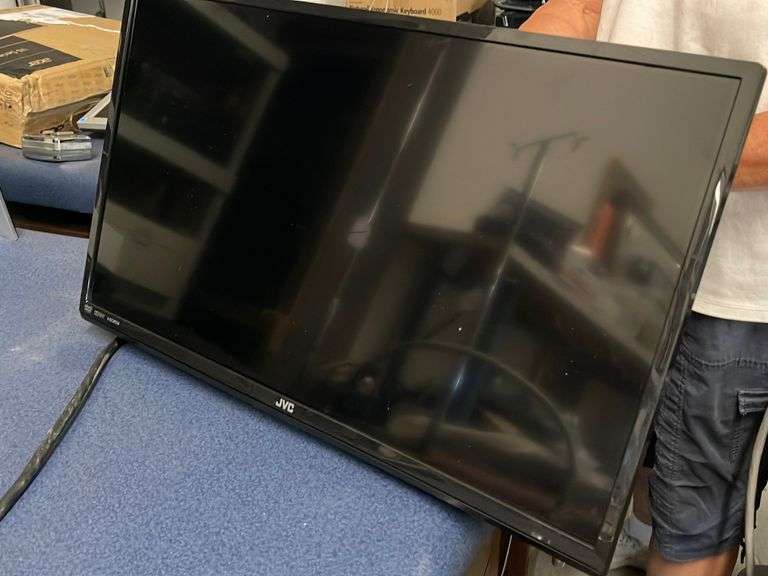 JVC Wall Mounted Oscillating Flat Screen Monitor Apexx Auctions