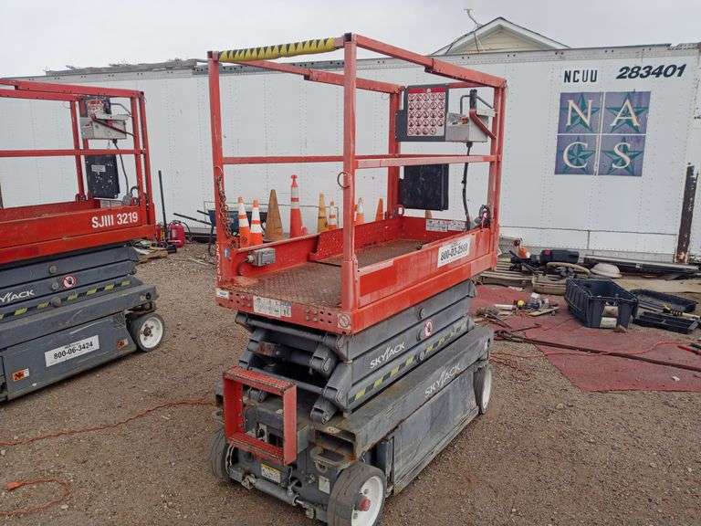 2014 Skyjack Scissor Lift Assiter Auctioneers