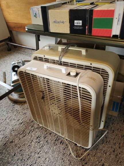2 Box Fans - Baer Auctioneers - Realty, LLC