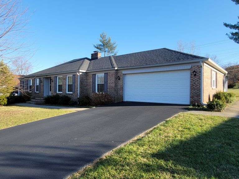 404 Meadowbrook Dr. Danville KY Baker Auctions & Real Estate, LLC