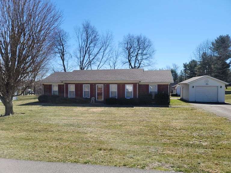 147 Westwood Dr. Stanford KY Baker Auctions & Real Estate, LLC