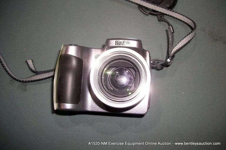 KODAK EASYSHARE Z740 ZOOM DIGITAL CAMERA - NO CHARGER - Bentley