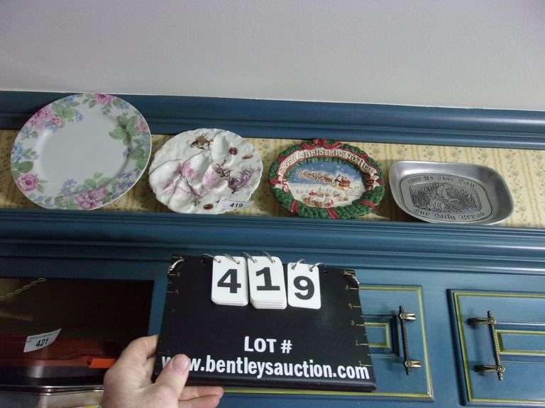 LOT 4 DECORATIVE PLATES & TRAYS Bentley & Associates, LLC
